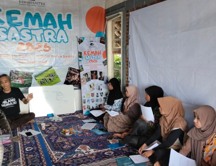 Kemah Sastra 2026: Ari Pahala Sebut Puisi Upaya “Menjumpai-Dijumpai” Dunia