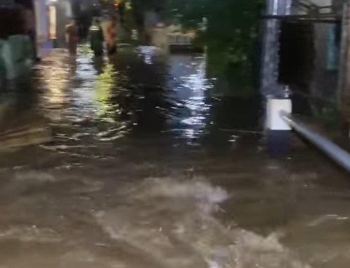 Banjir Rendam Sejumlah Titik di Bandarlampung, Akses Jalan dan Permukiman Terganggu