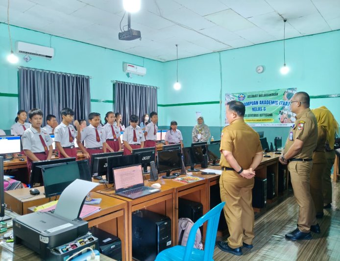 Kadisdik Lampung Utara Tinjau Pelaksanaan TKA SD, Ini Hasilnya