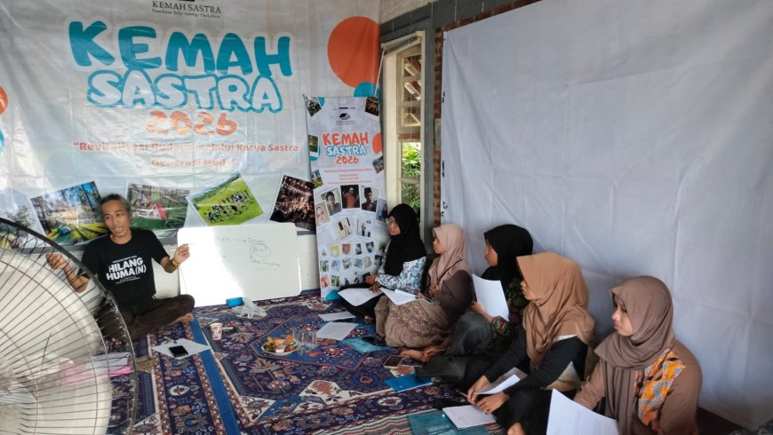 Kemah Sastra 2026: Ari Pahala Sebut Puisi Upaya “Menjumpai-Dijumpai” Dunia