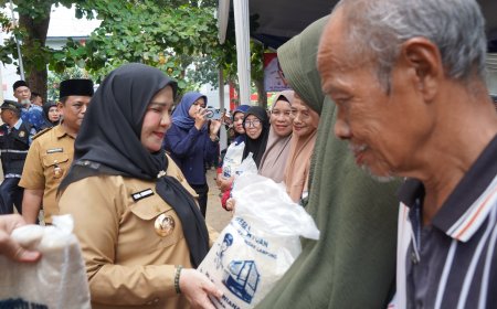Warga Mengaku Diminta Rp20 Ribu saat Ambil Bantuan Beras dan Minyak dari Pemkot Bandarlampung