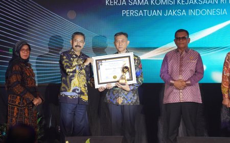 Kejaksaan Tinggi Lampung Raih Penghargaan sebagai Kejaksaan Tinggi Tipe B Terbaik I Nasional dari Komisi Kejaksaan RI