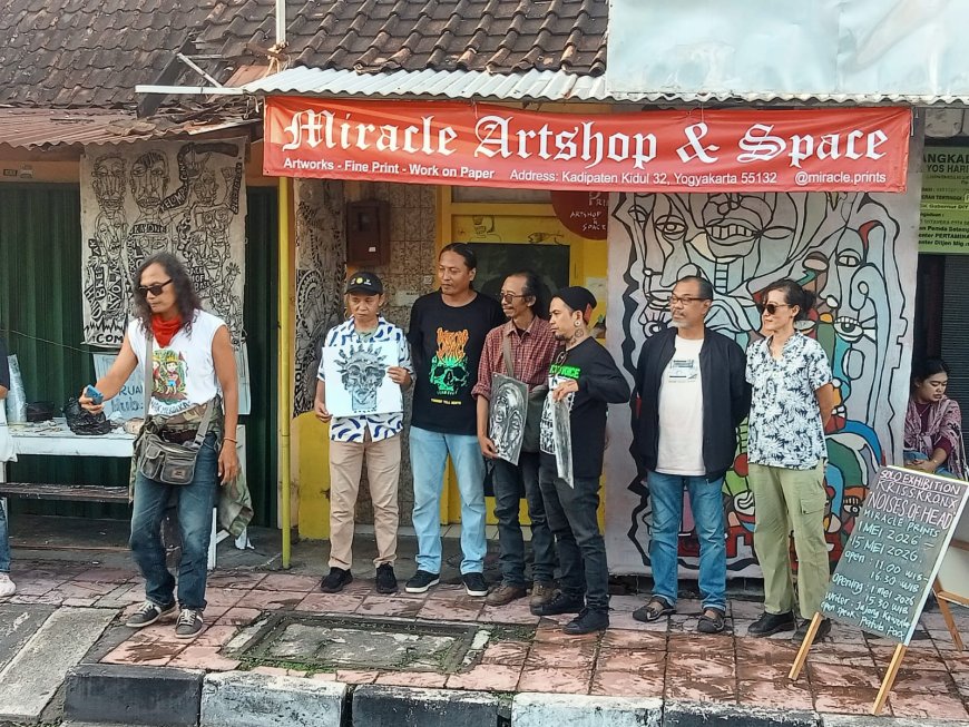 Noise OF Head: Pertanian Seni Rupa