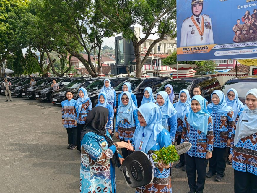Wali Kota Bandarlampung Bagikan 31 Mobil Dinas untuk Kepala Puskesmas