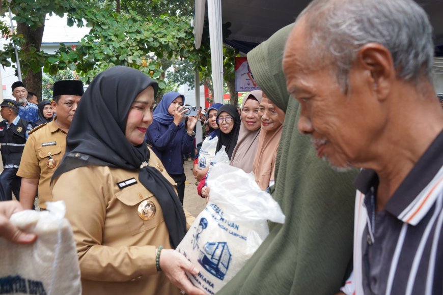 Warga Mengaku Diminta Rp20 Ribu saat Ambil Bantuan Beras dan Minyak dari Pemkot Bandarlampung