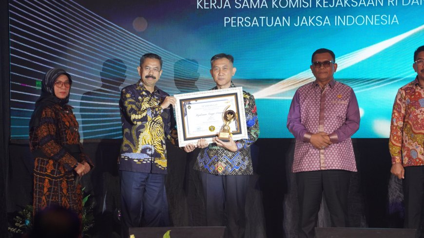 Kejaksaan Tinggi Lampung Raih Penghargaan sebagai Kejaksaan Tinggi Tipe B Terbaik I Nasional dari Komisi Kejaksaan RI