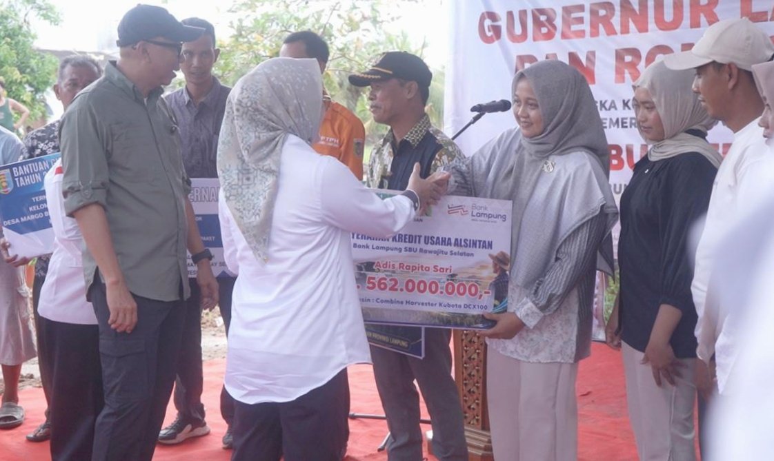 Dukung Program Desaku Maju, Bank Lampung Salurkan Kredit Alsintan Rp 1,07 Miliar di Mesuji