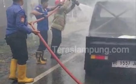 Antre BBM, Satu Mobil Pikap Hangus Dilalap Si Jago Merah di Jalan ARPN-Lampung Utara