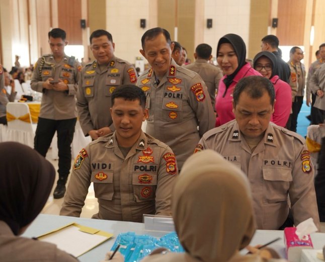 Bakti Sosial Hari Bhayangkara ke-80, Polda Lampung Gelar Sunatan Massal dan Bagikan Sembako
