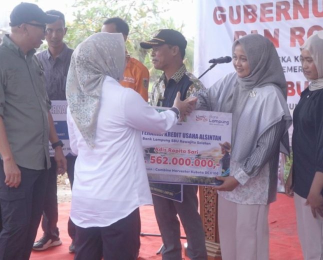 Dukung Program Desaku Maju, Bank Lampung Salurkan Kredit Alsintan Rp 1,07 Miliar di Mesuji