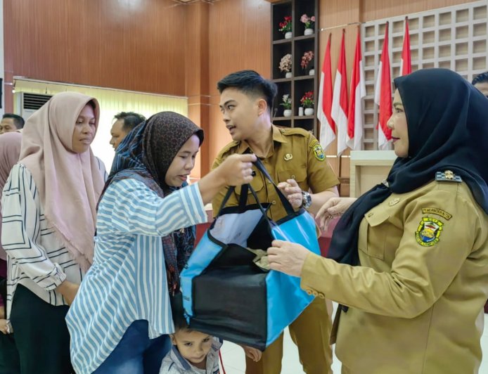 Pemkot Bandarlampung Bagikan Telur untuk 1.081 Keluarga Berisiko Stunting