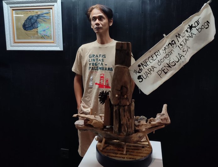 Lirik Menjelma Visual: Proyek Musik "Terkutuk" Lisong Memantik Pameran Rupa