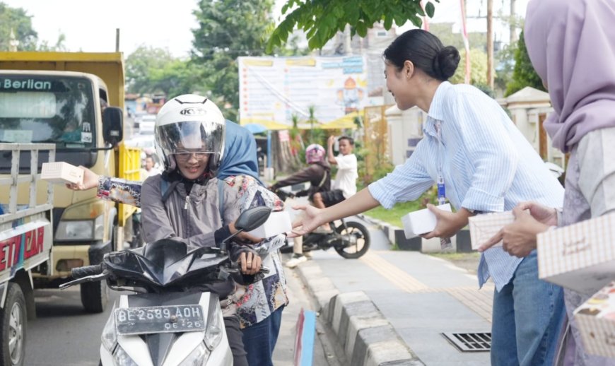 Bank Lampung Bagikan Takjil Serentak di Seluruh Kantor Operasional