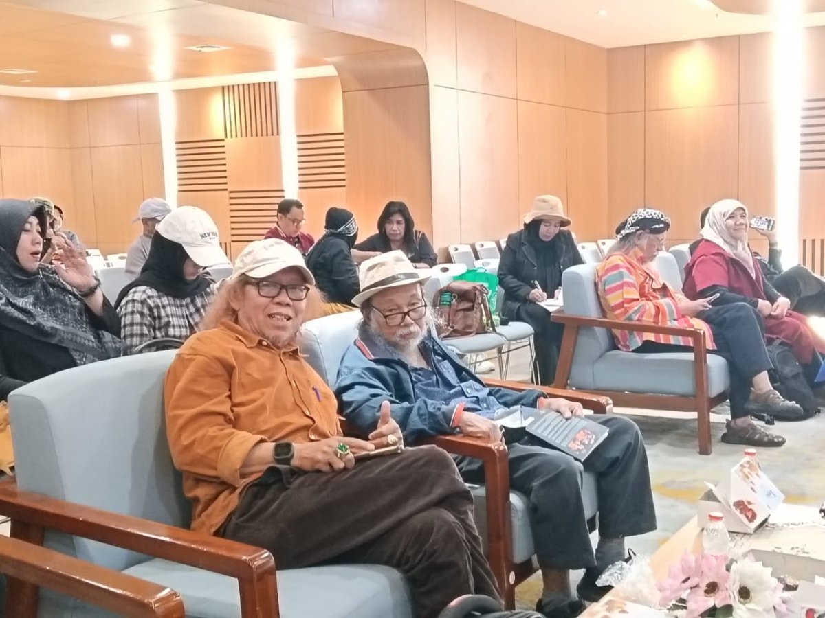 Peluncuran Buku ‘Puisi 68’ Karya Isbedy Dihadiri Presiden Penyair Indonesia