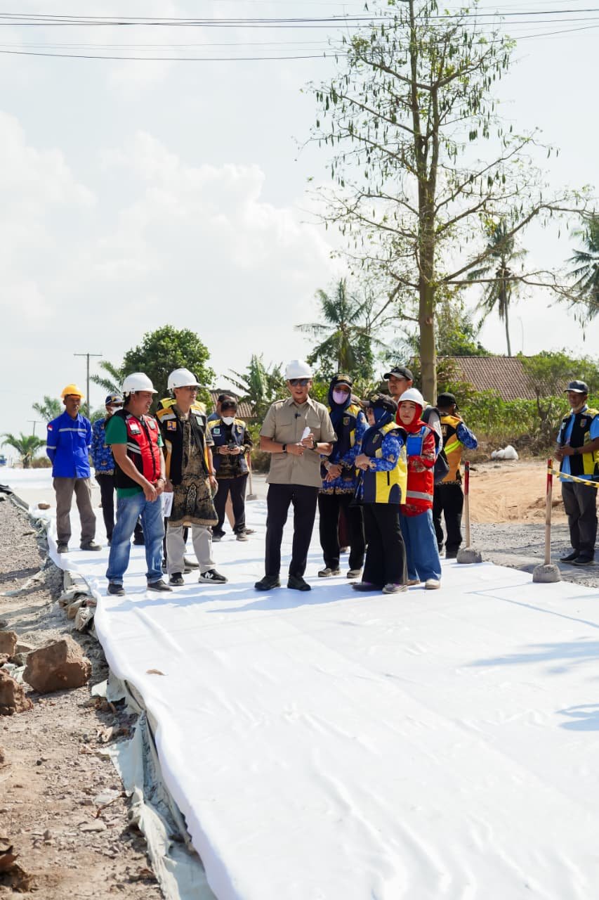 Gubernur Lampung Tinjau Perbaikan Jalan Gunung Sugih–Kota Gajah, Tekankan Mutu Pekerjaan