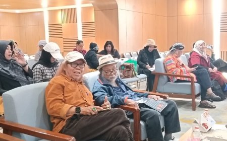 Peluncuran Buku ‘Puisi 68’ Karya Isbedy Dihadiri Presiden Penyair Indonesia