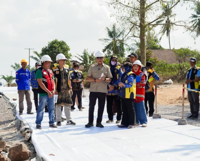 Gubernur Lampung Tinjau Perbaikan Jalan Gunung Sugih–Kota Gajah, Tekankan Mutu Pekerjaan