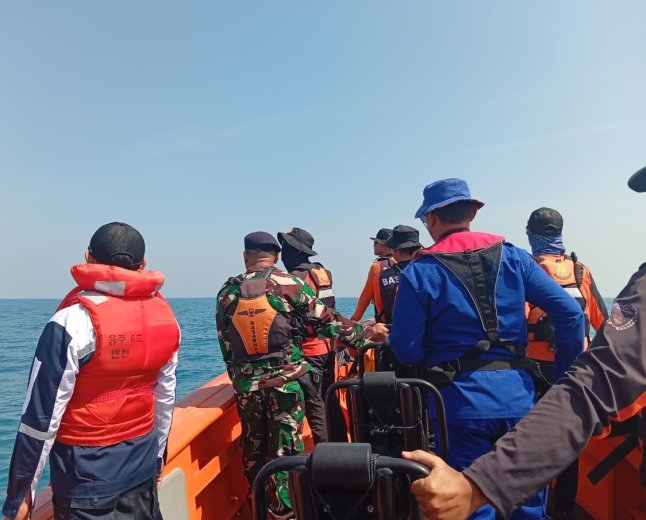 Areal Pencarian Penumpang yang Terjatuh dari Kapal Batumandi di Selat Sunda Diperluas hingga Perairan Pulau Sebesi
