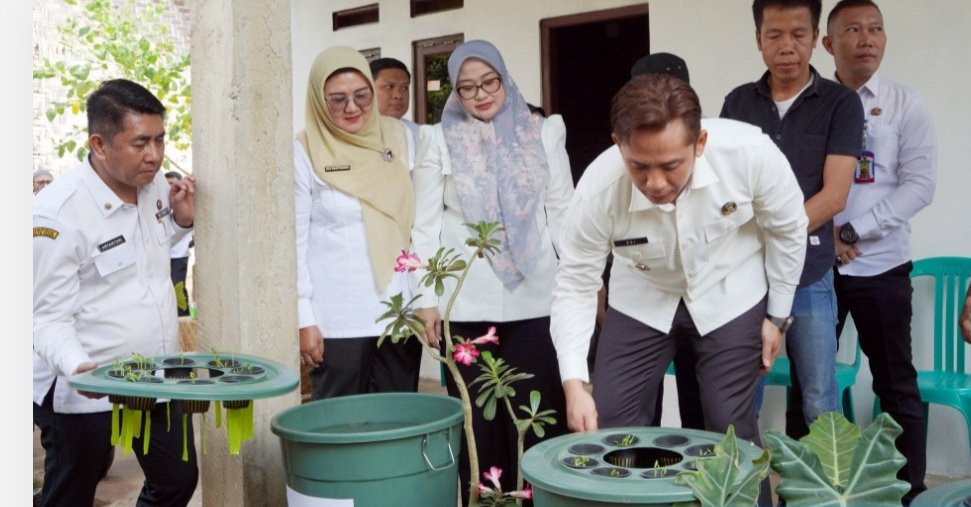 Teras HELAU, Cara Bupati Egi Tekan Kemiskinan dari Pekarangan Rumah