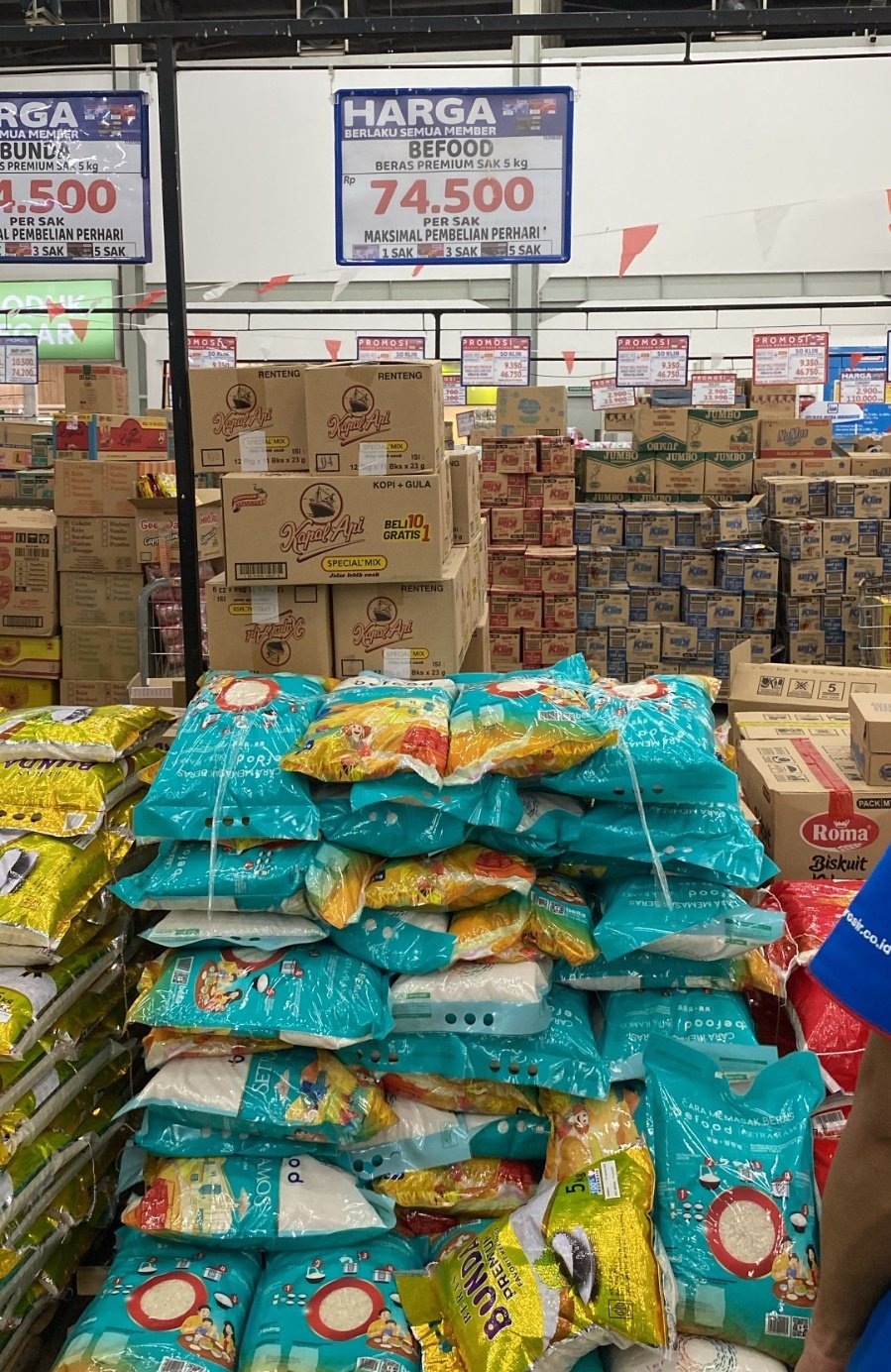 Bulog Lampung Perluas Distribusi Beras Premium ke Retail Modern