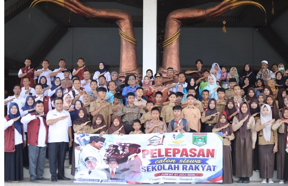 Plt Bupati Lampung Tengah Lepas Calon Siswa Sekolah Rakyat