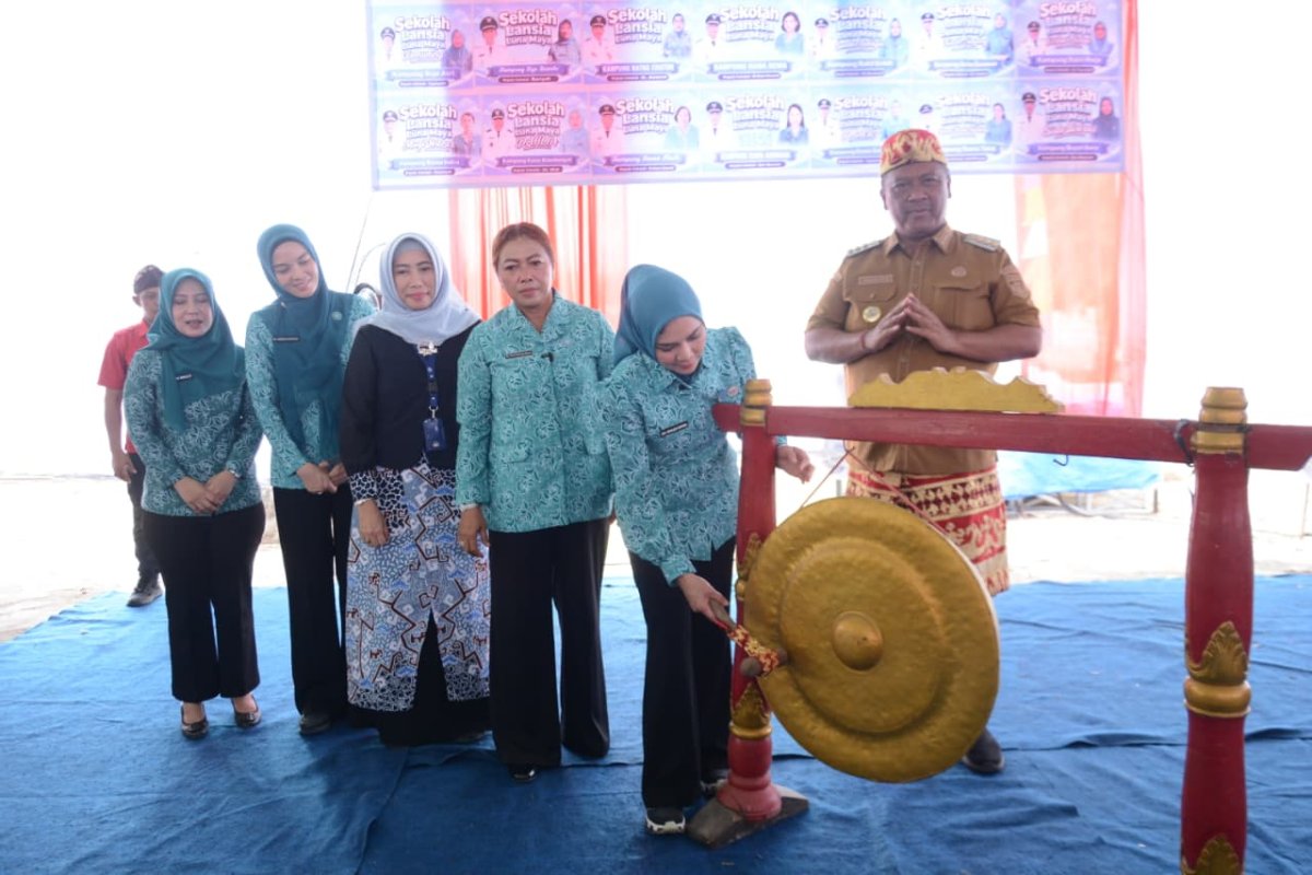 TP PKK Lampung Canangkan Kampung TAPIS dan Luncurkan Sekolah Lansia di Lampung Tengah