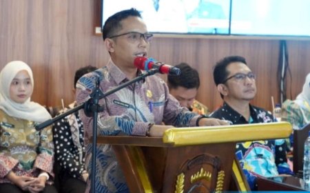 Urus Administrasi dari Ponsel, Lastri Jadi Andalan Desa Karang Pucung di Lomba Desa 2026