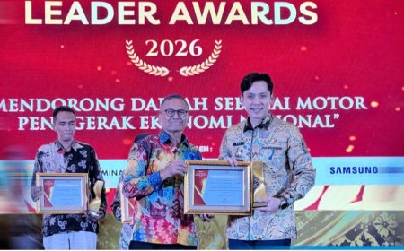 Bupati Lampung Selatan Egi Raih Penghargaan Pengembangan Pariwisata dari Disway