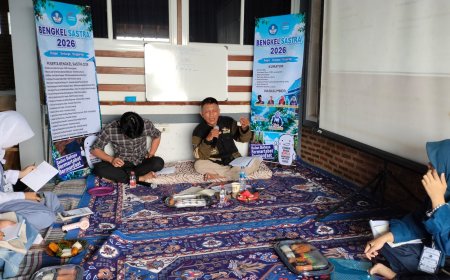 Nanang R  Supriyatin: Puisi Bukan Sekadar Mengindah-indahkan Tulisan