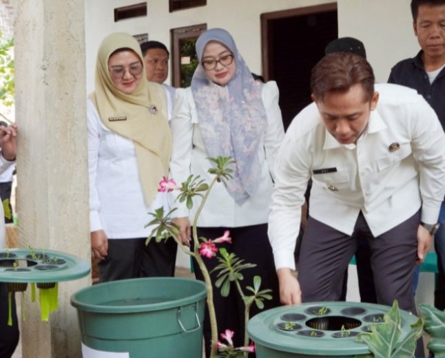 Teras HELAU, Cara Bupati Egi Tekan Kemiskinan dari Pekarangan Rumah