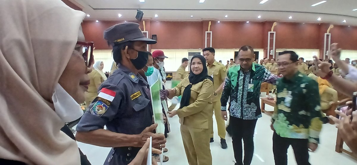 Pemkot Bandarlampung Bagikan 35.193 BPJS Ketenagakerjaan untuk Pekerja Rentan