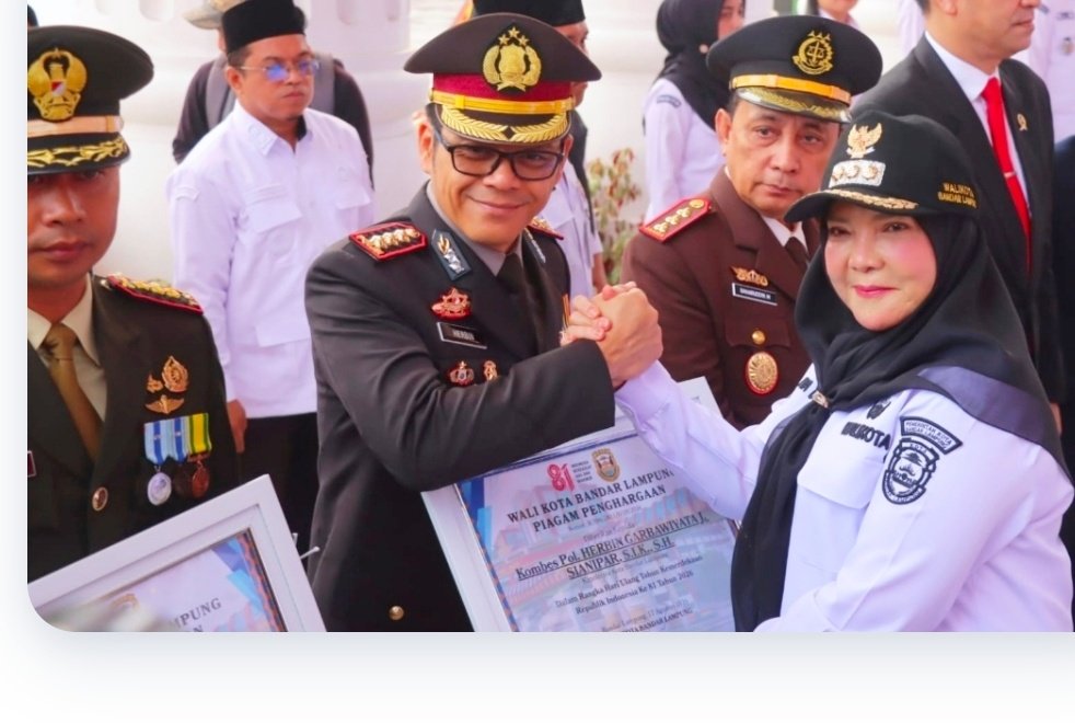 Wali Kota Bandarlampung Beri Penghargaan kepada Kapolresta Herbin Sianipar