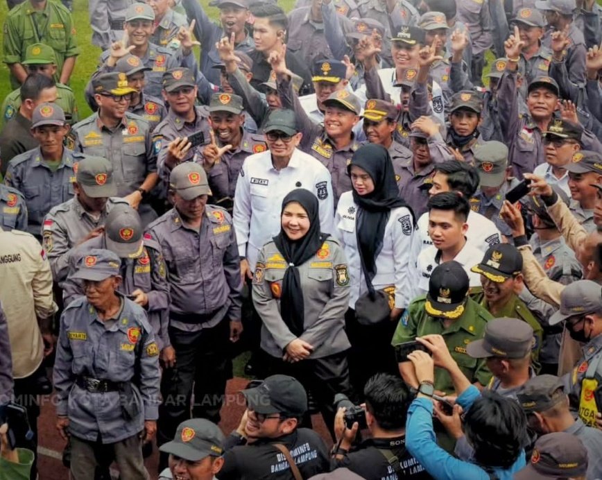Wali Kota Eva Dwiana Hadiri Apel Akbar Satlinmas di Palembang