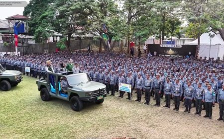 Wali Kota Eva Dwiana Kukuhkan Pengurus Aslinmas dan Serahkan Bantuan di Kemah Bakti Satlinmas