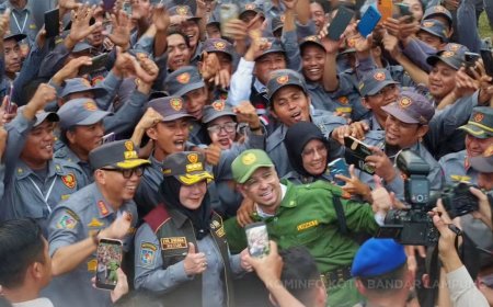 Wali Kota Eva Dwiana Dampingi Kemah Bakti Satya Linmas di Bandarlampung