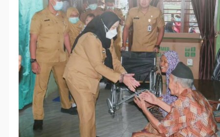Pemkot  Bandarlampung Salurkan Alat kepada Warga Tanjung Karang Barat