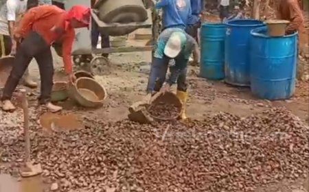 Bosan Dianaktirikan, Warga Tulungmili-Lampung Utara Perbaiki Sendiri Jalan
