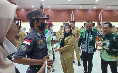 Pemkot Bandarlampung Bagikan 35.193 BPJS Ketenagakerjaan untuk Pekerja Rentan