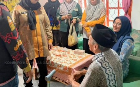 Wali Kota Eva Dwiana Salurkan Alat Bantu Kesehatan untuk Warga Tanjung Senang