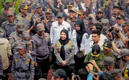 Wali Kota Eva Dwiana Hadiri Apel Akbar Satlinmas di Palembang