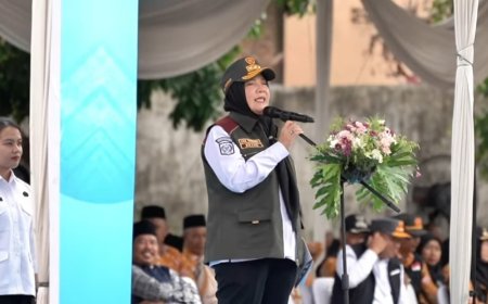 Eva Dwiana Pimpin Penutupan Kemah Bakti Satya Linmas dan Pengukuhan DPC Aslinmas