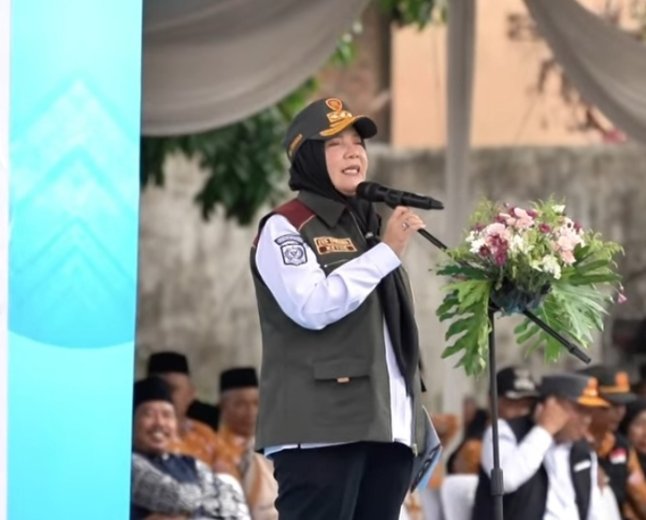 Eva Dwiana Pimpin Penutupan Kemah Bakti Satya Linmas dan Pengukuhan DPC Aslinmas