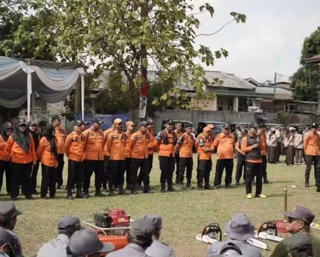 Satlinmas Bhakti Karya Bandarlampung Ikuti Pelatihan Pemadam Kebakaran dan Penanggulangan Bencana