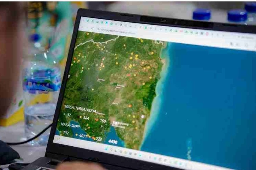 Lampung Kerahkan Dua Helikopter untuk Padamkan Karhutla di Way Kambas