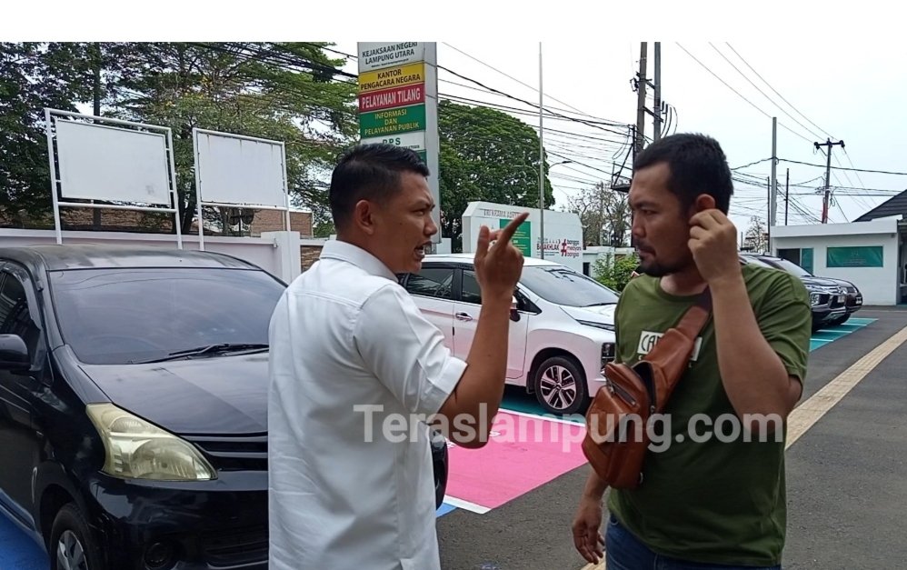 Usai Diperiksa Kejari Soal Polemik Hibah Pilkada, Anggota KPU Lampung Utara ini Pilih Bungkam