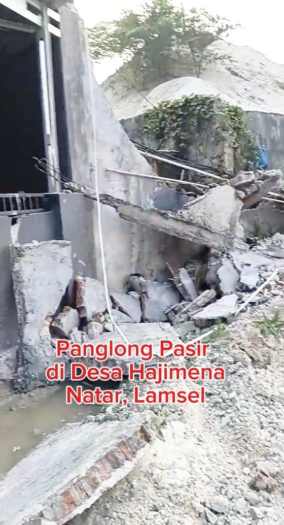 Longsoran Pasir Robohkan Tembok, Warga Hajimena Resah