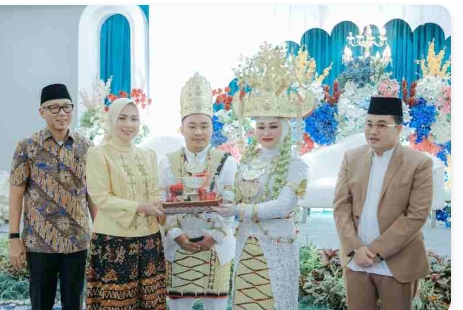 Gubernur Mirza Hadiri Nikah Massal Begawi Cinta Lampung