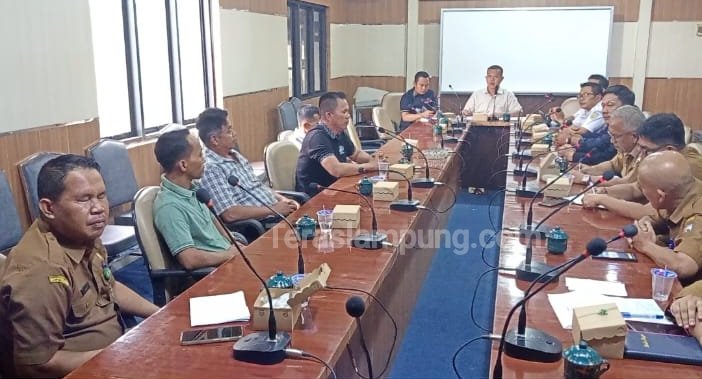 Alasan Keselamatan, Perlintasan Kereta Api Liar di Kotabumiudik Tetap Ditutup