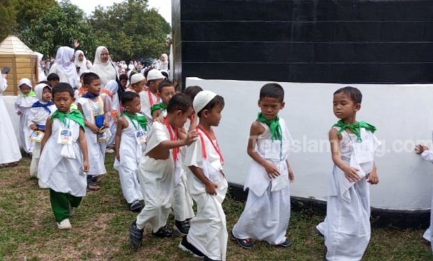 Ratusan Anak PAUD Ikuti Manasik Haji di Pondok Pesantren Walisongo