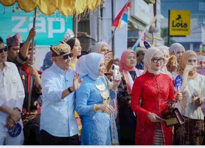 Ribuan Warga Padati Lampung Tapis Karnaval, Mirza Tekankan Pelestarian Budaya